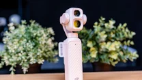 DJI Osmo Pocket 4P 珠光白实机图赏：双镜头与LOFIC 技术！ 1 吋主摄升级3 倍光学中焦